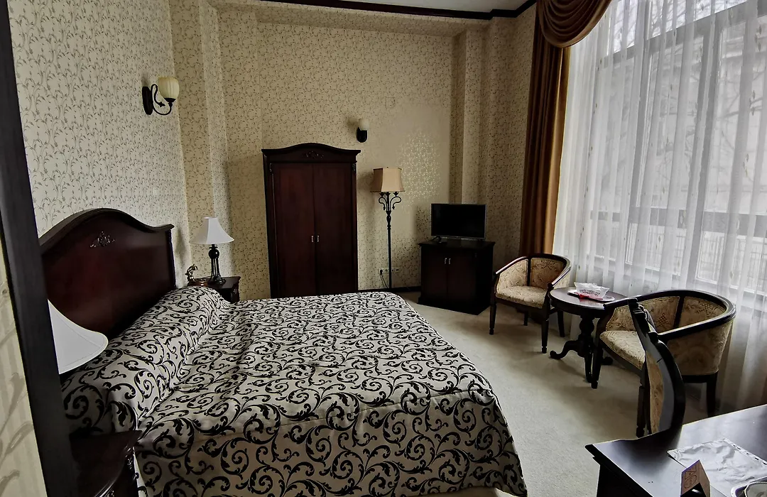 Hotel Carol-1